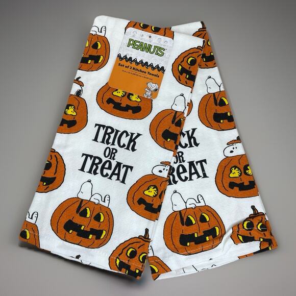 Peanuts Snoopy Woodstock Set Of 2 Halloween Kitchen Towels Pumpkins NEW Fall - Picture 1 of 4